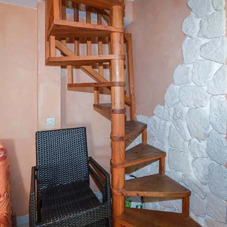 Gorgeous In Mezzavia With Kitchen Prázdninový dům
